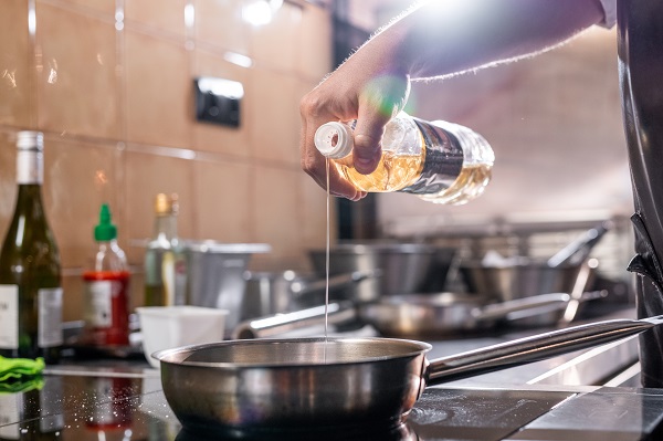 Smaltimento dell'olio alimentare usato
