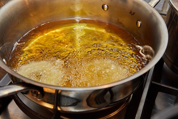 Olio alimentare esausto.