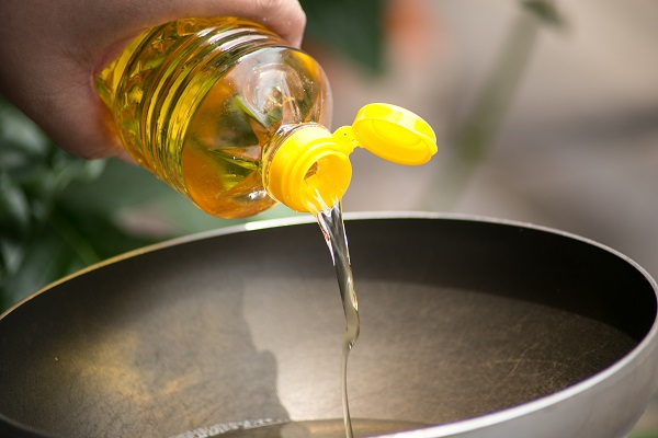 Olio da cucina usato per la preparazione dei cibi.