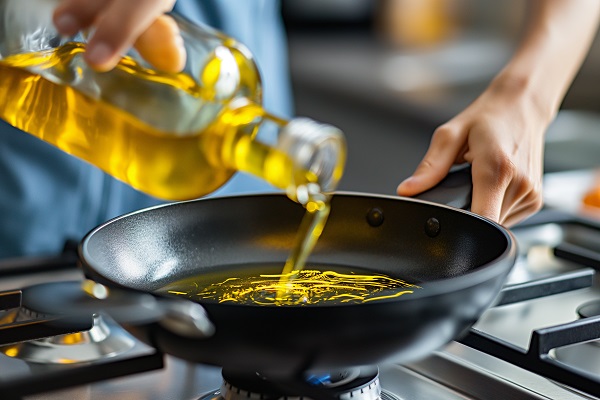 Come riutilizzare l'olio di frittura in sicurezza.